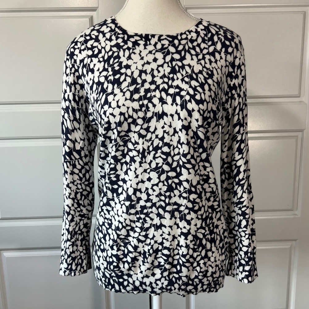 C Wonder Women's Medium Long Sleeve Navy & White Floral Print Sweater‎